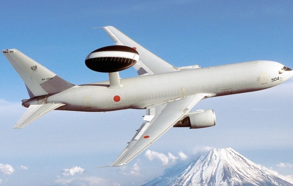 世界でたった4機！日本の空を見張る自衛隊の早期警戒機の任務