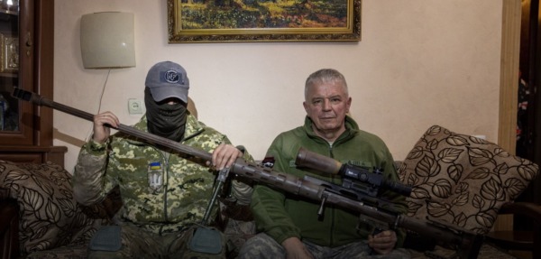 【世界最長】3.8㎞先のロシア将校を狙撃したウクライナのスナイパーと特殊ライフル