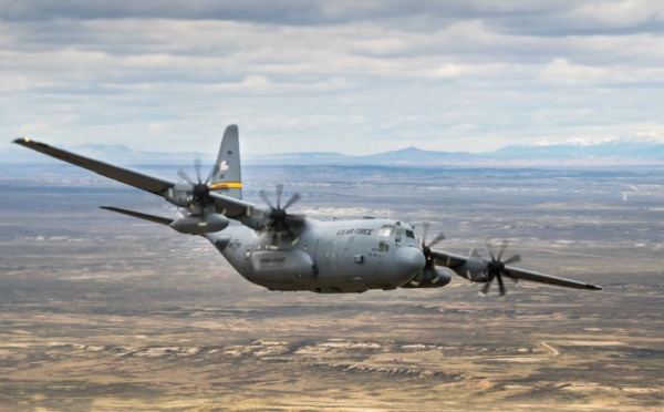 究極の輸送機C-130の知られざる実力！ガザ地区空中投下の悲劇